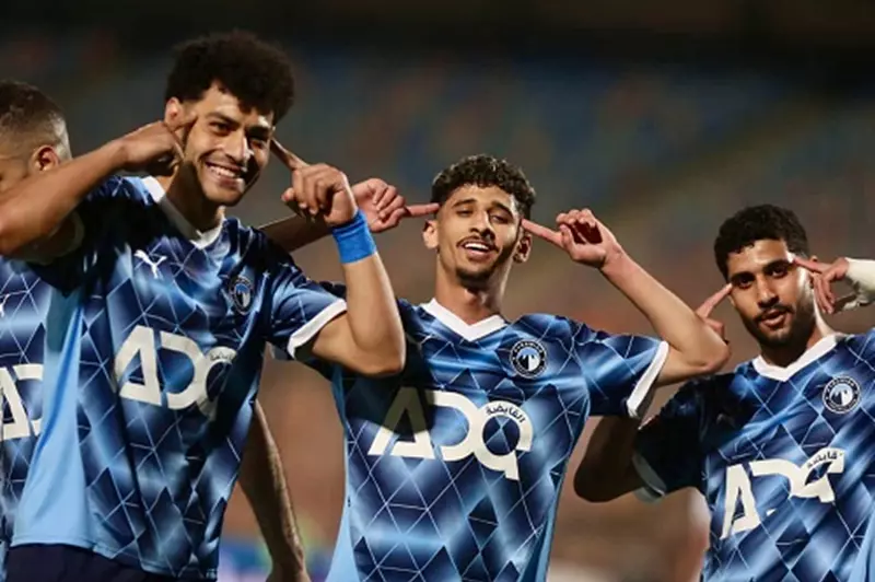 بيراميدز يتوجه إلى جنوب أفريقيا الأربعاء لملاقاة صنداونز في نهائي دوري أبطال أفريقيا