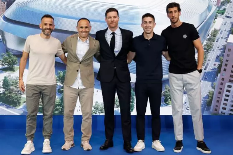 فريق العمل الاستراتيجي لتشابي ألونسو في ريال مدريد: دور مساعدي التنظيم الدفاعي وخبراء التعامل مع الشباب