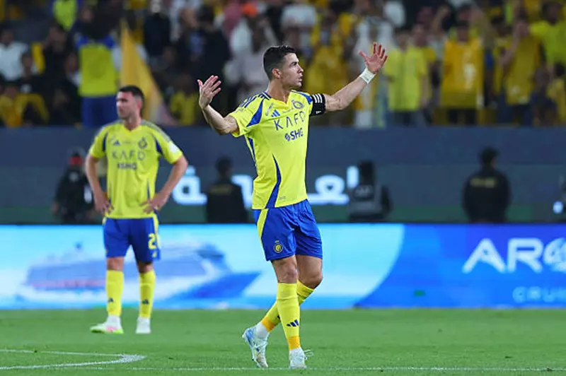 هل يصبح رونالدو لاعبًا في الهلال بعقد قصير الأمد؟
