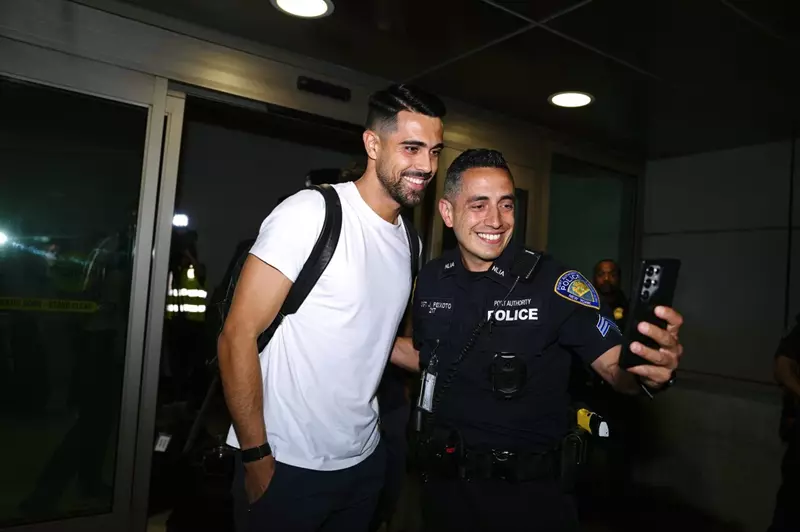 بعثة بورتو تصل إلى أمريكا استعداداً للمنافسة في كأس العالم للأندية: تفاصيل وصور حصرية