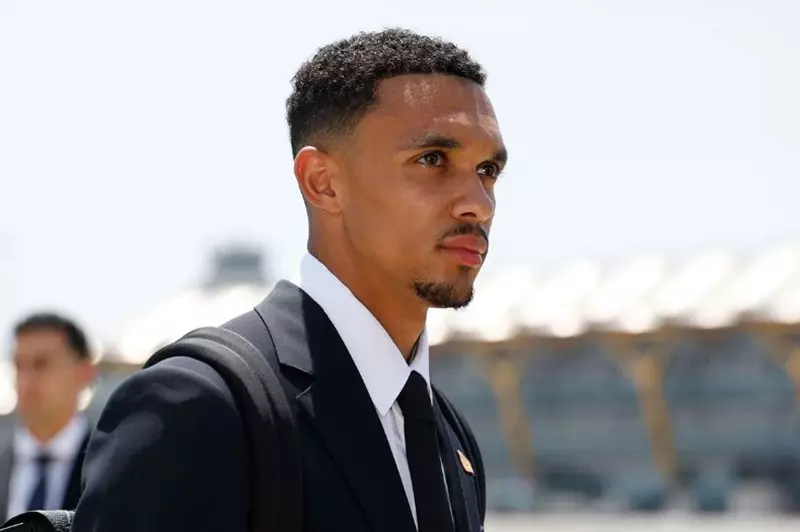 بعثة ريال مدريد تحلق إلى الولايات المتحدة للمشاركة في كأس العالم للأندية (صور حصرية)