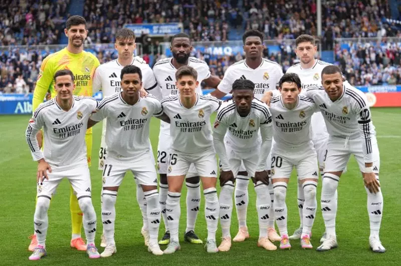 ريال مدريد يتخذ خطوة جريئة: بيع أحد نجومه مع تحديد اسمين محتملين